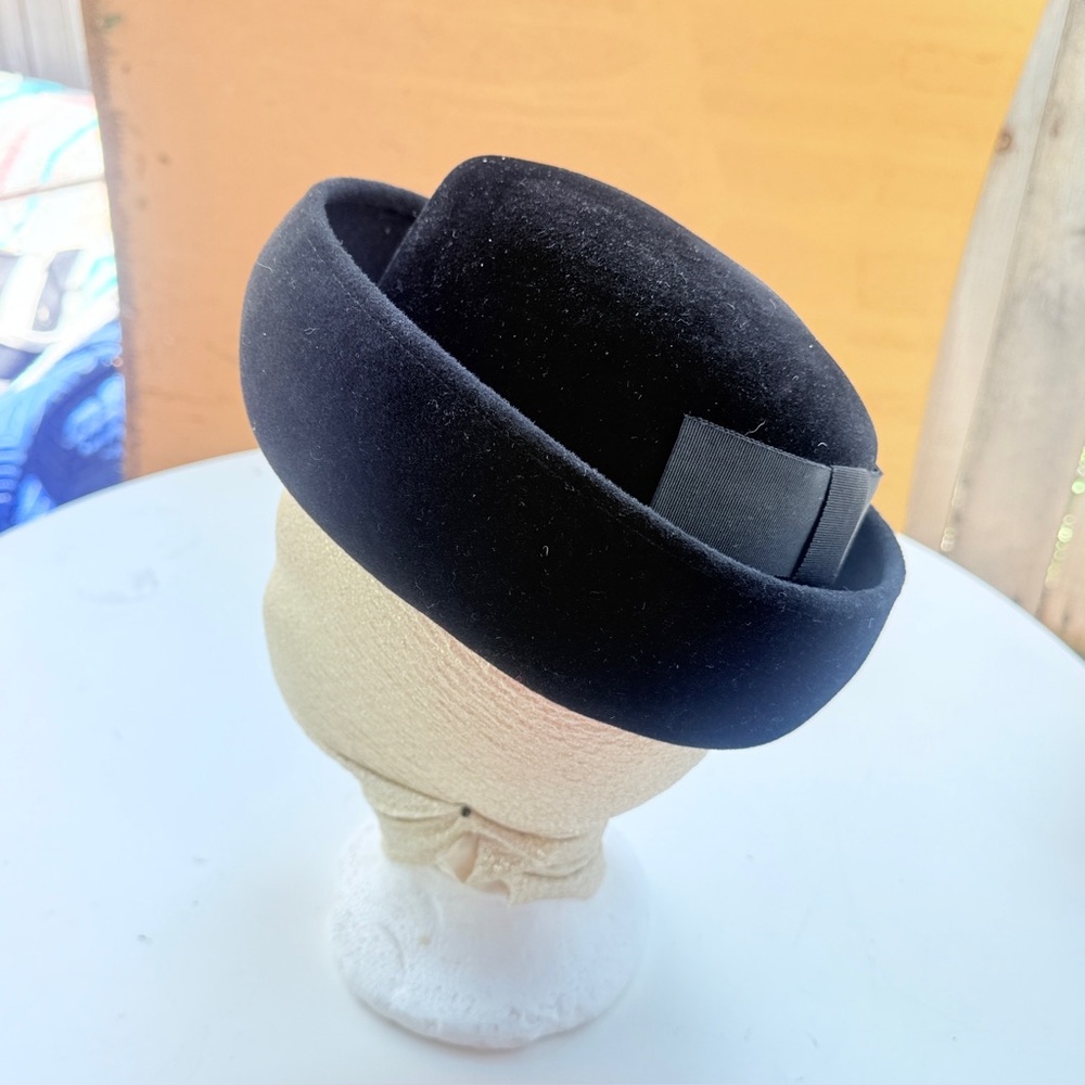 Classic Black Felt Pillbox Hat - Women's Elegant vintage felt hat